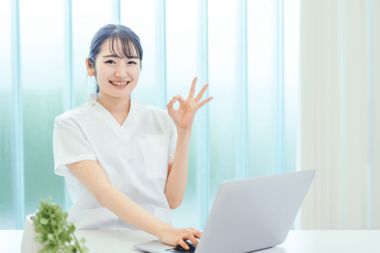 看護師免許申請とあわせ、業務従事者届の提出が必須
