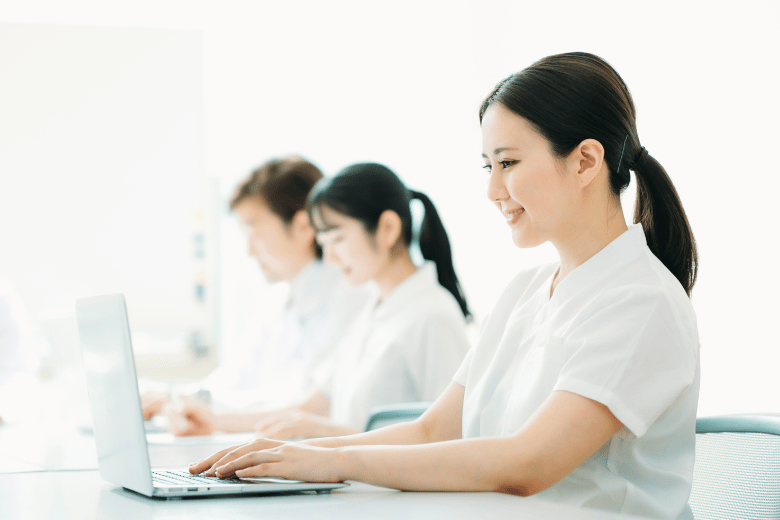 認定看護師の資格は更新が必要